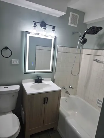 $159,000 | 2606 West Balmoral Avenue, Unit 507, Chicago, IL 60625