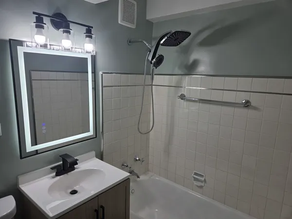 $149,900 | 2606 West Balmoral Avenue, Unit 507, Chicago, IL 60625