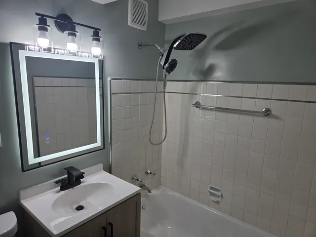 $159,000 | 2606 West Balmoral Avenue, Unit 507, Chicago, IL 60625