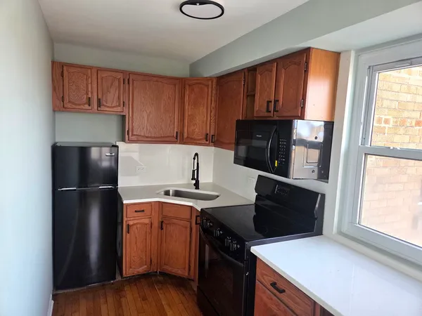 $149,900 | 2606 West Balmoral Avenue, Unit 507, Chicago, IL 60625