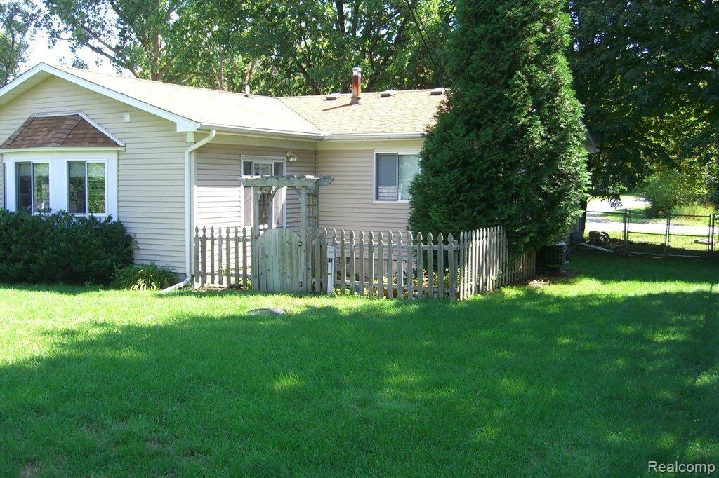 4576 Van Amberg Road Brighton, MI 48114 - Photo 5 of 24 Side View