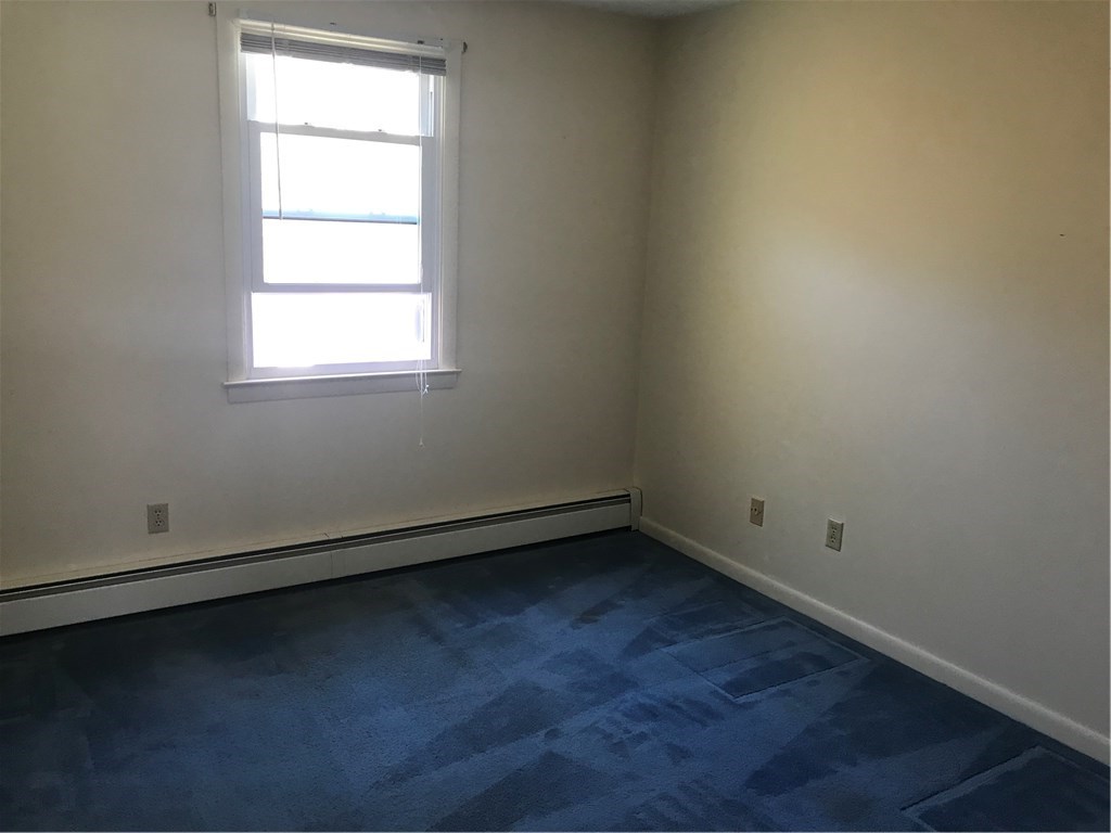 132 Elton Circle Cranston, RI 02921 - Photo 13 of 29