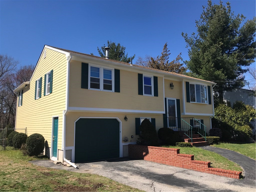 132 Elton Circle Cranston, RI 02921 - Photo 3 of 29