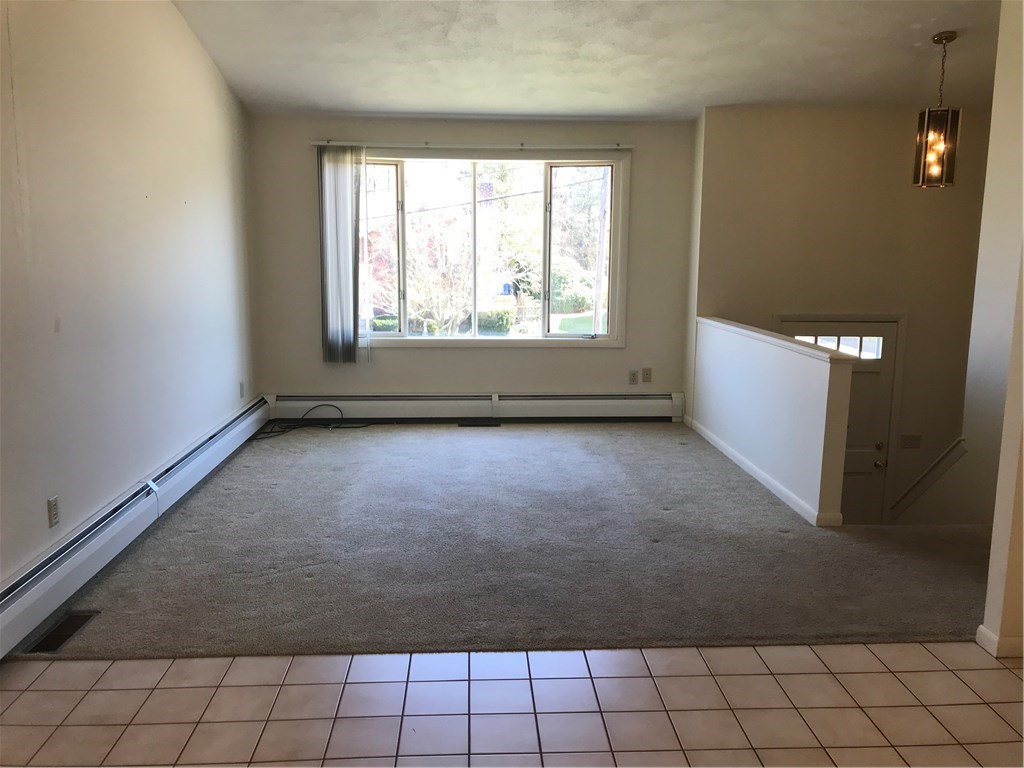 132 Elton Circle Cranston, RI 02921 - Photo 5 of 29