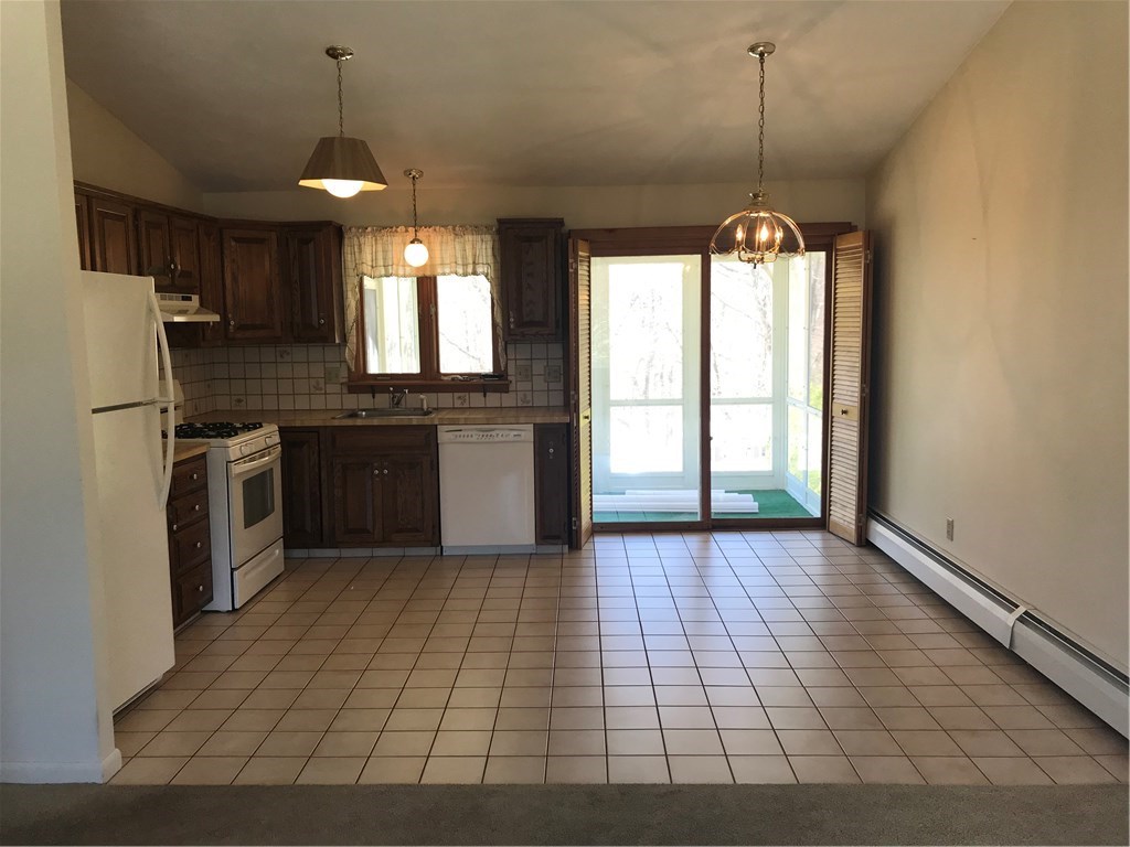 132 Elton Circle Cranston, RI 02921 - Photo 7 of 29