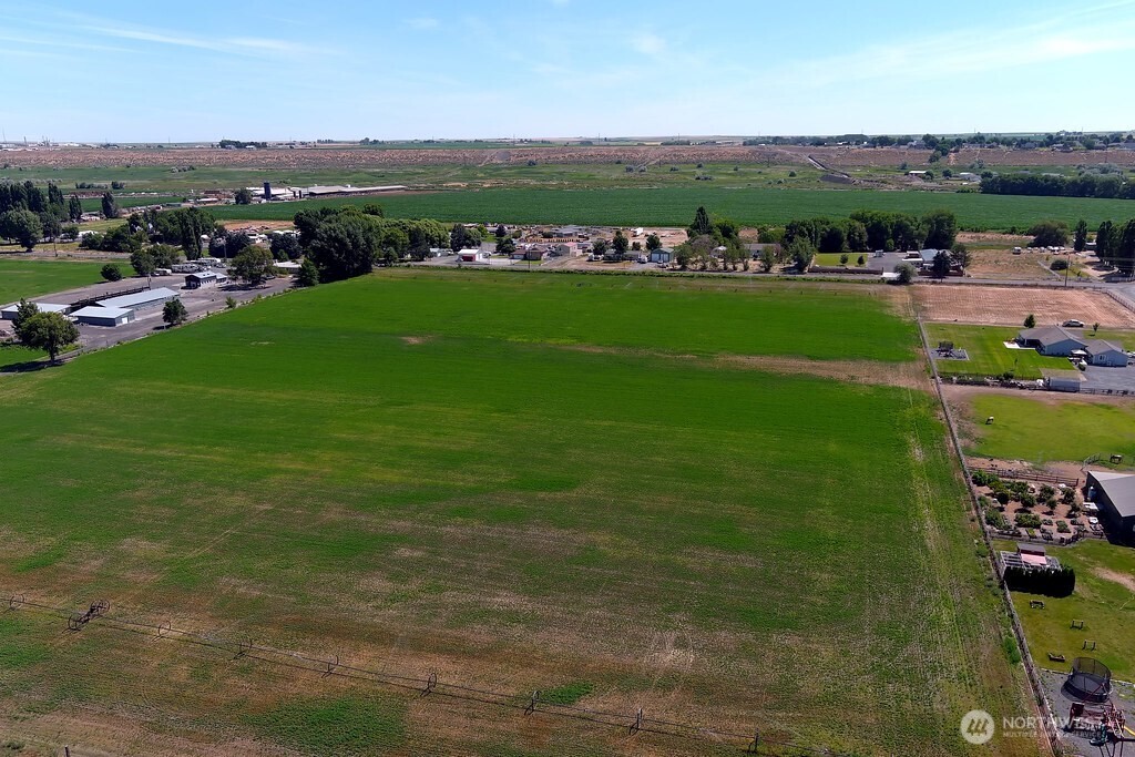 5788 Rd K Northeast Moses Lake, WA 98837 - Photo 19 of 40 a view of a city with mountains in the background