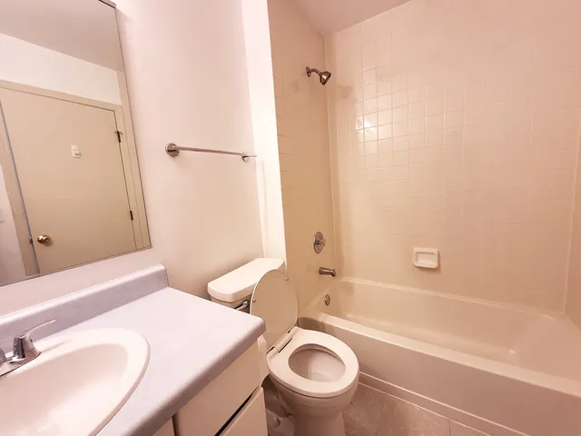 $2,400 | 321 Sheffield Drive, Unit 321, Schaumburg, IL 60107