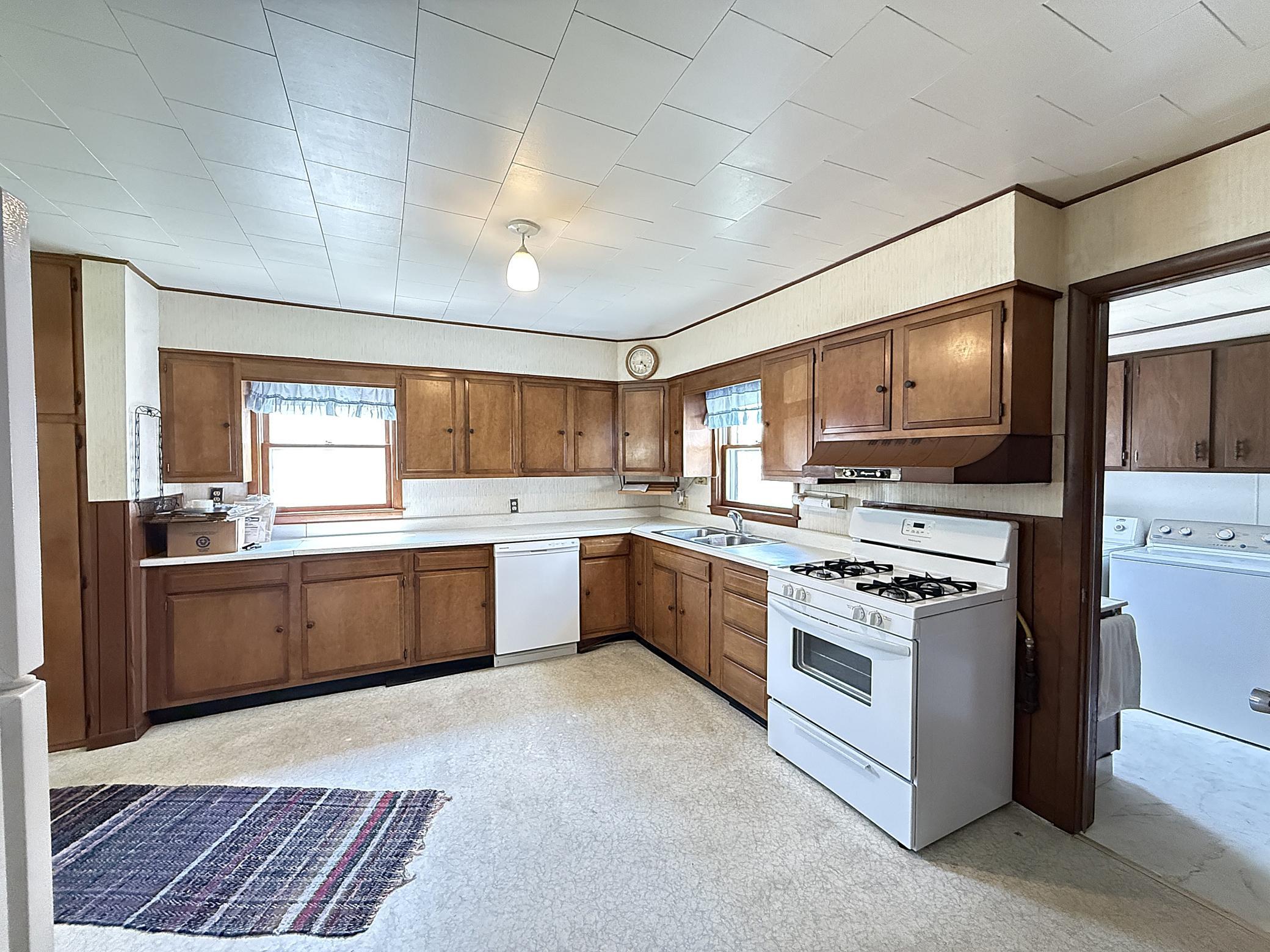 324 Maple Street Sacred Heart, MN 56285 - Photo 8 of 34