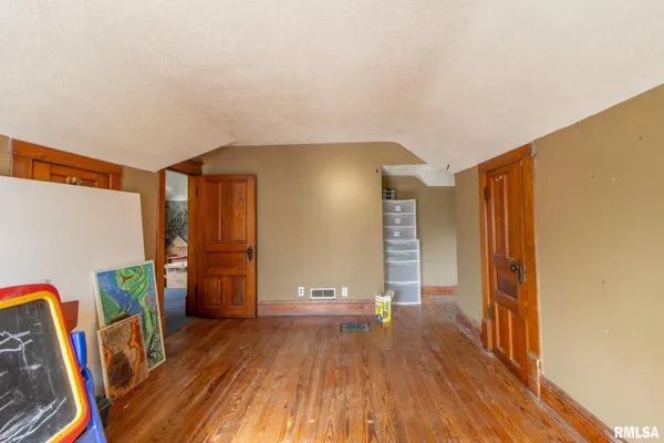 $59,900 | 108 Grant Street, Avon, IL 61415