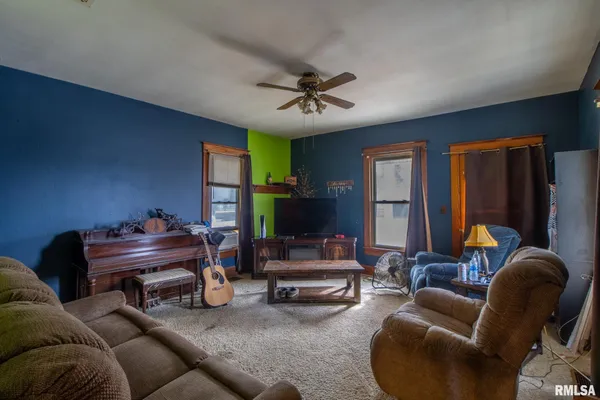 $59,900 | 108 Grant Street, Avon, IL 61415