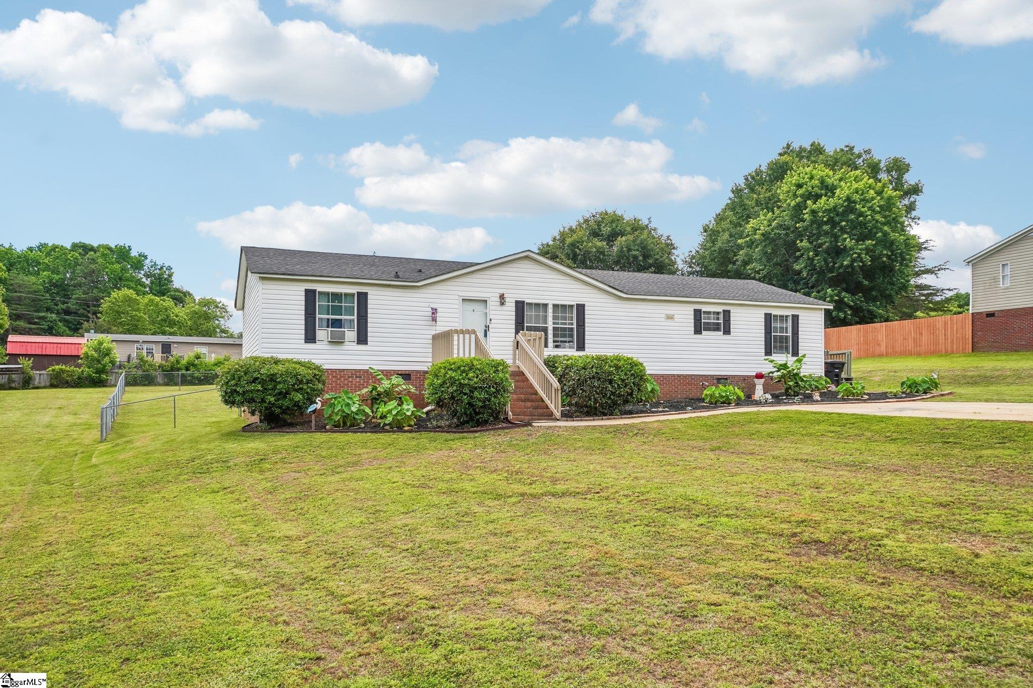 620 Courtland Way Greer, SC 29651 - Photo 2 of 27