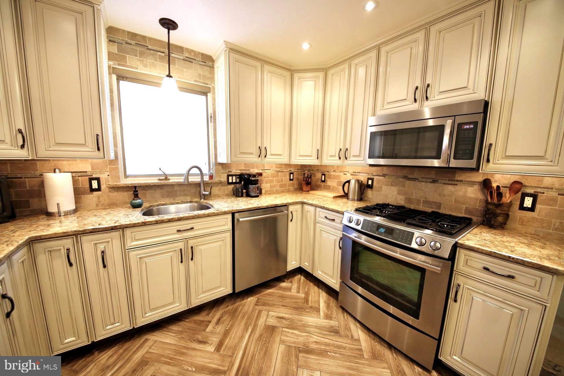 226 Winding Way Road Stratford, NJ 08084 - Photo 6 of 57 Recessed and pendent lights