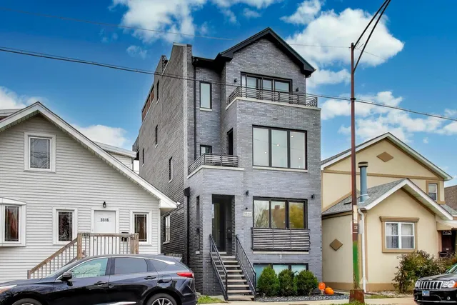 $3,250 | 3320 North Narragansett Avenue, Unit 2, Chicago, IL 60634