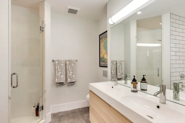 $3,250 | 3320 North Narragansett Avenue, Unit 2, Chicago, IL 60634