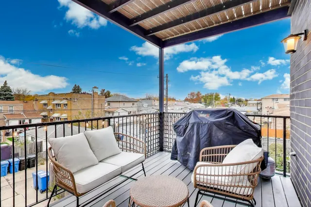 $3,250 | 3320 North Narragansett Avenue, Unit 2, Chicago, IL 60634