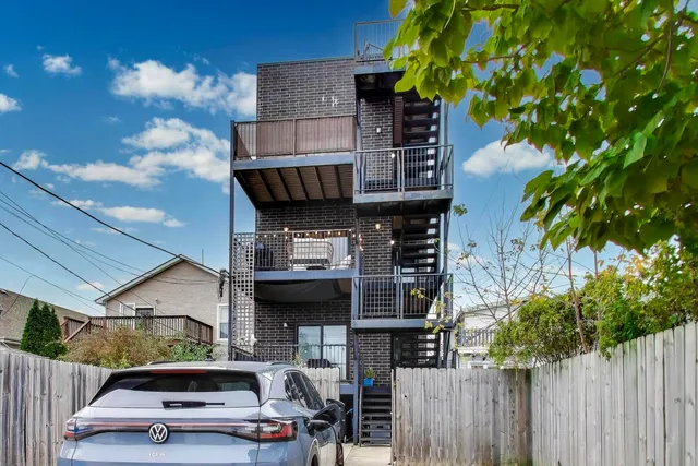 $3,250 | 3320 North Narragansett Avenue, Unit 2, Chicago, IL 60634