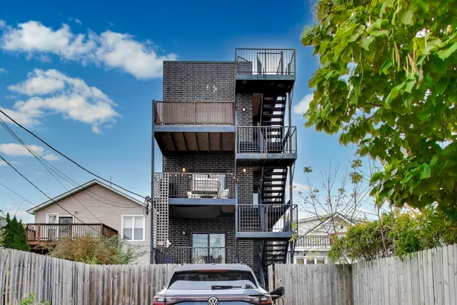 $3,250 | 3320 North Narragansett Avenue, Unit 2, Chicago, IL 60634