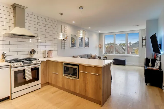 $3,250 | 3320 North Narragansett Avenue, Unit 2, Chicago, IL 60634