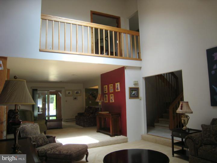 790 Hobbs Road Wayne, PA 19087 - Photo 9 of 22 Living Room