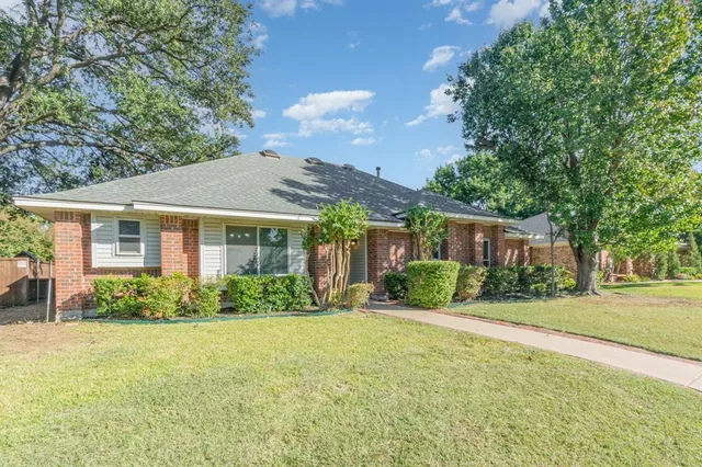 $430,000 | 2015 Robin Hill Lane, Carrollton, TX 75007