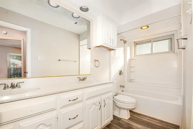 $430,000 | 2015 Robin Hill Lane, Carrollton, TX 75007