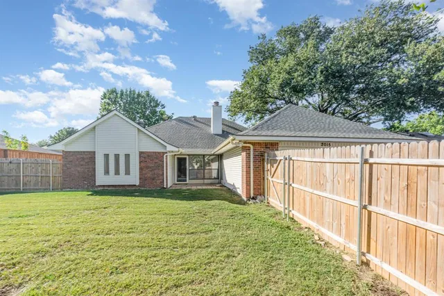 $430,000 | 2015 Robin Hill Lane, Carrollton, TX 75007