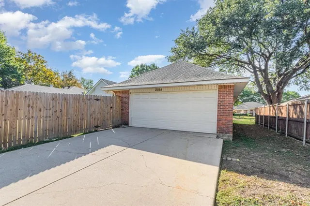 $430,000 | 2015 Robin Hill Lane, Carrollton, TX 75007