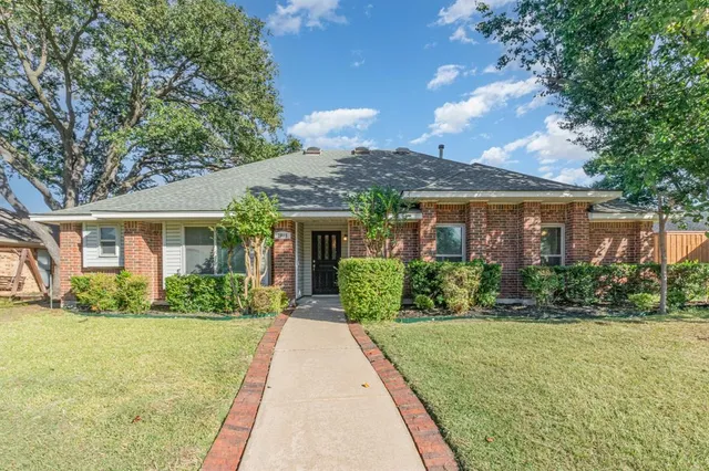 $430,000 | 2015 Robin Hill Lane, Carrollton, TX 75007