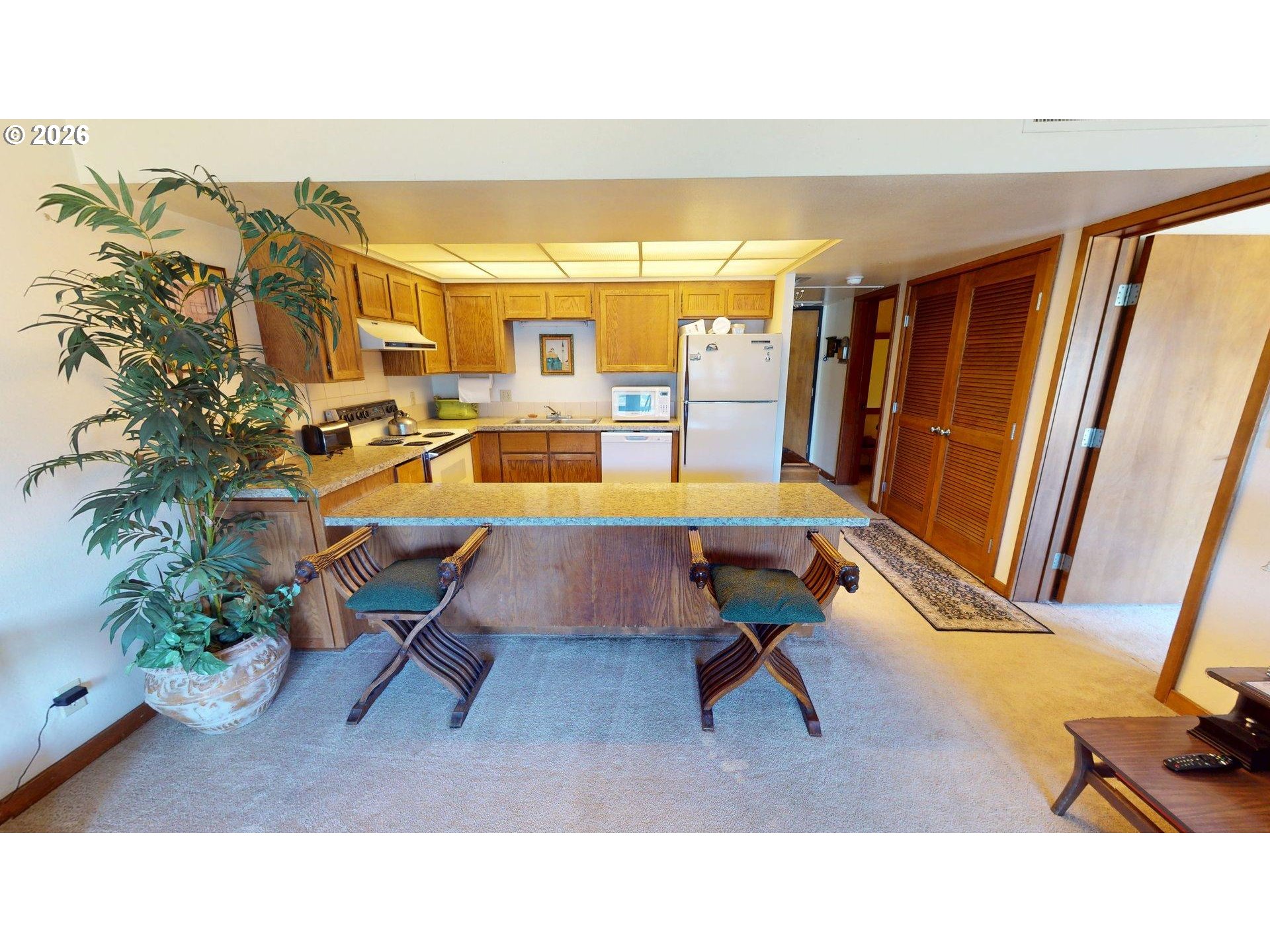94304 Wedderburn Loop, Unit 414 Gold Beach, OR 97444 - Photo 4 of 19 Kitchen/Living Room