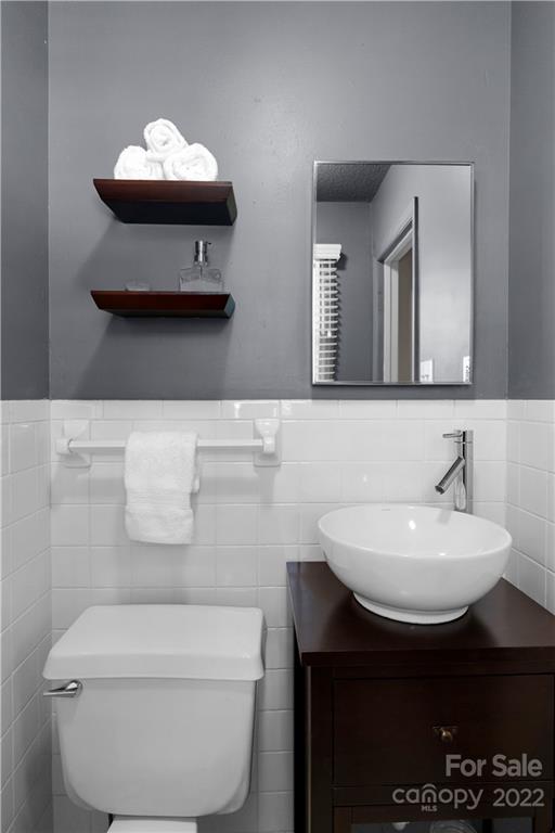 1705 Tyvola Road Charlotte, NC 28210 - Photo 26 of 40 a bathroom with a sink and a mirror