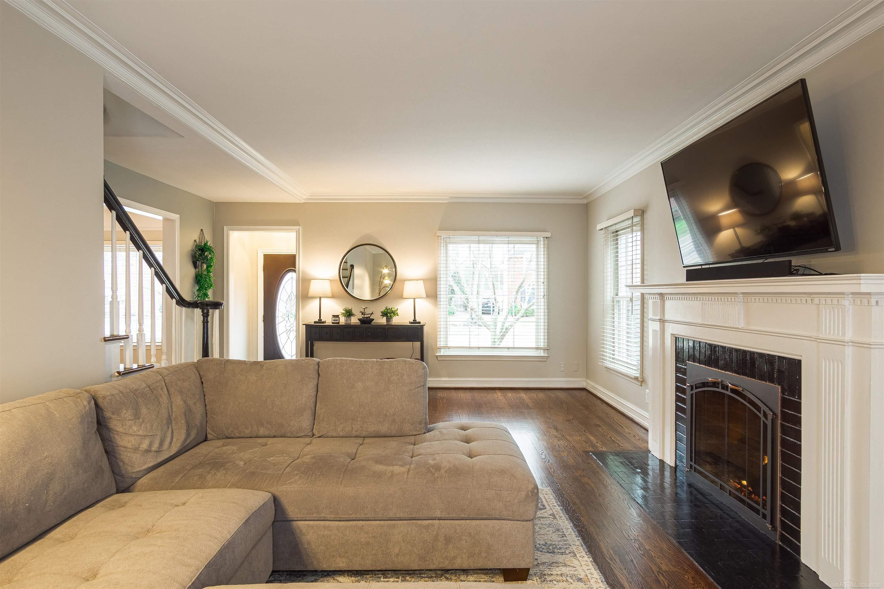 1644 Severn Road Grosse Pointe Woods, MI 48236 - Photo 16 of 45