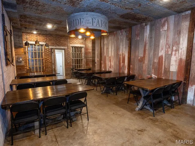 $625,500 | 201 West Church Street, Bowling Green, MO 63334