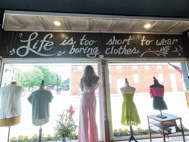 $625,500 | 201 West Church Street, Bowling Green, MO 63334