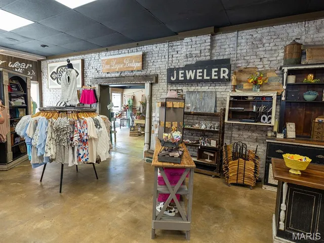 $625,500 | 201 West Church Street, Bowling Green, MO 63334