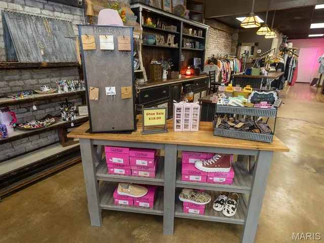 $625,500 | 201 West Church Street, Bowling Green, MO 63334