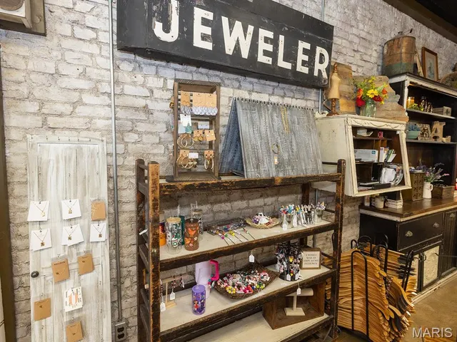 $625,500 | 201 West Church Street, Bowling Green, MO 63334