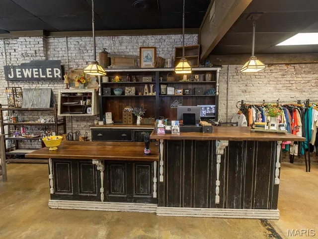 $625,500 | 201 West Church Street, Bowling Green, MO 63334