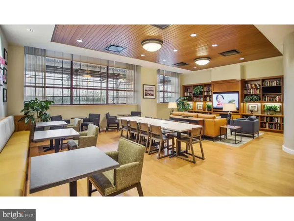 $4,082 | 201 South 25th Street, Unit 2B614, Philadelphia, PA 19103