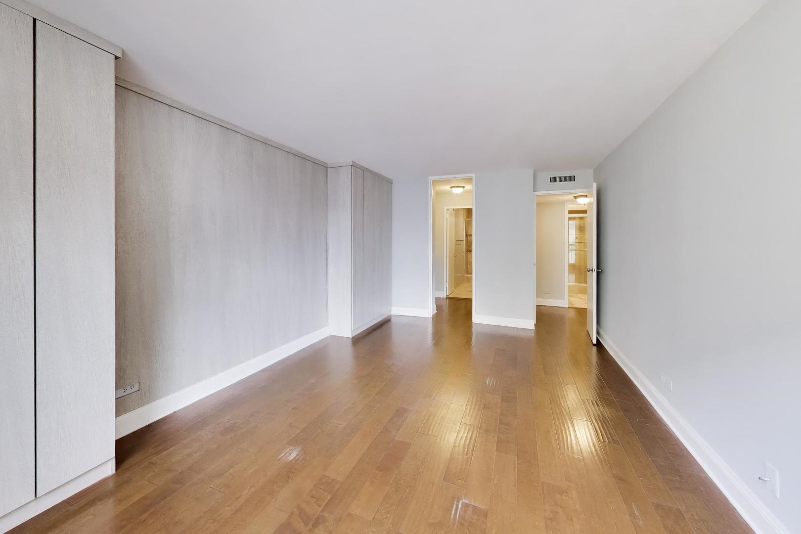 201 East Chestnut Street, Unit 14A Chicago, IL 60611 - Photo 14 of 29
