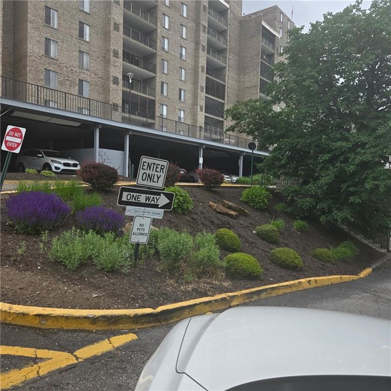 2160 Greentree Road, Unit 606W Pittsburgh, PA 15220 - Photo 1 of 13