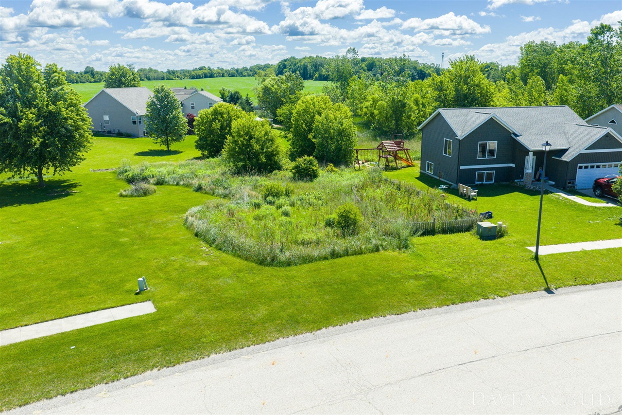228 Chary Ridge Drive Kent City, MI 49330 - Photo 3 of 14