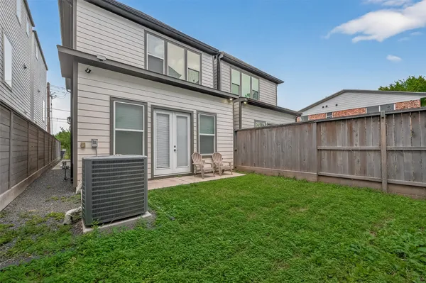 $2,700 | 2617 Live Oak Street, Houston, TX 77004