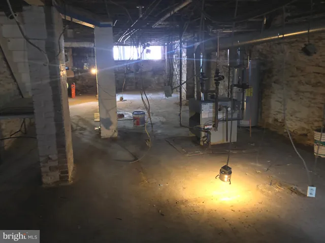 a view of entryway with a yard