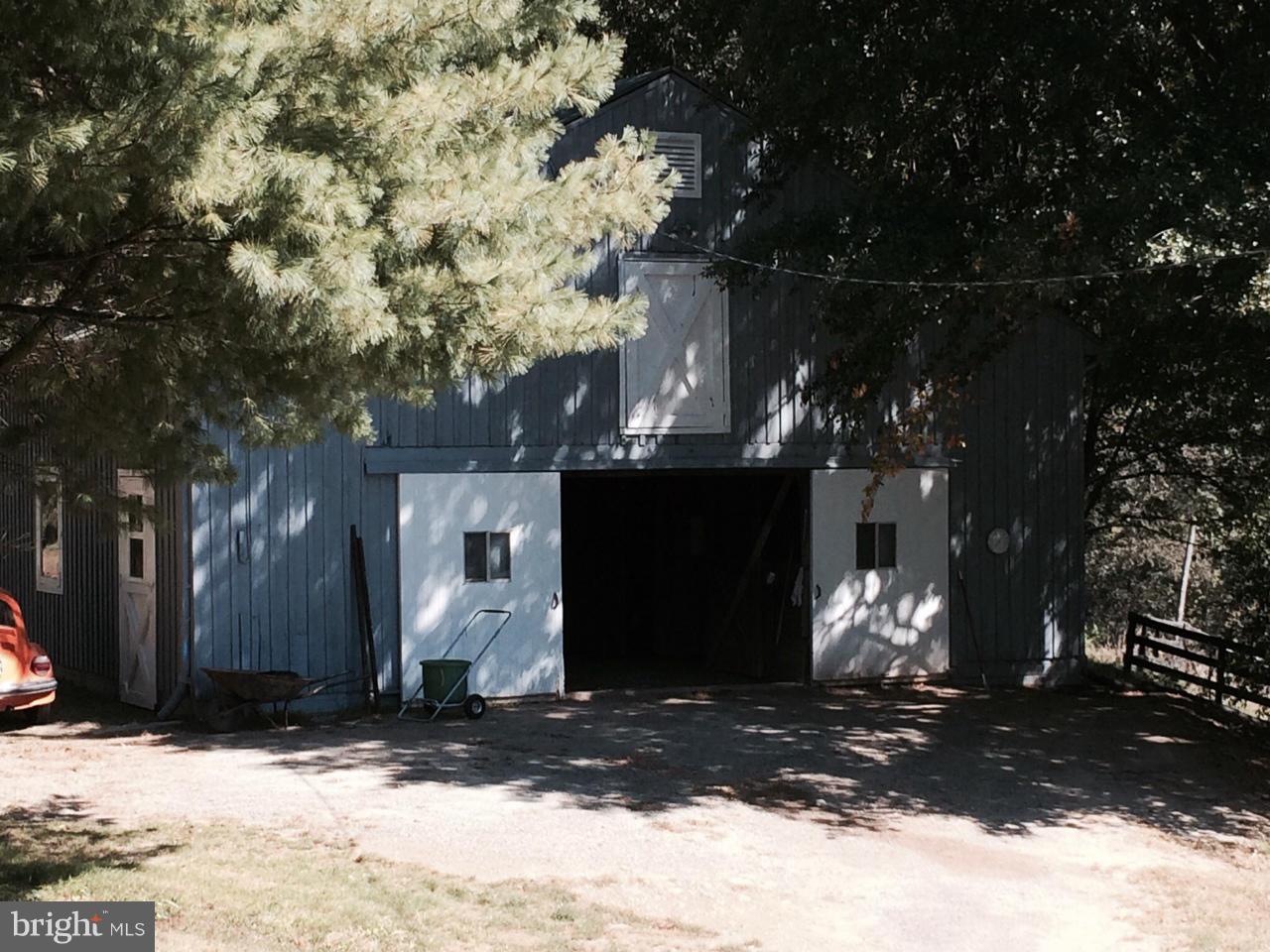 2879 Leeds Manor Road Markham, VA 22643 - Photo 29 of 30 Stable