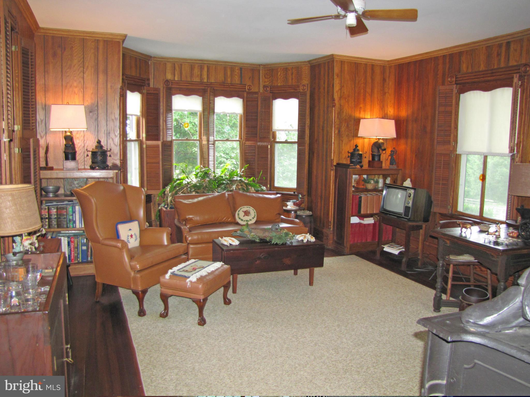 2879 Leeds Manor Road Markham, VA 22643 - Photo 5 of 30 Family Room