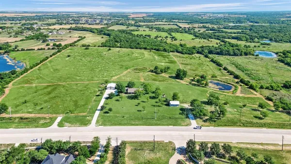 a view of a green field with lots of green space