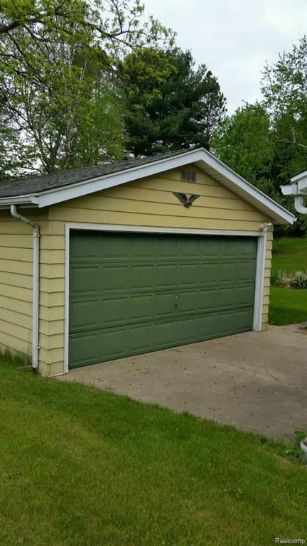 6123 Linden Road Fenton, MI 48430 - Photo 3 of 11 Gallery Image 3