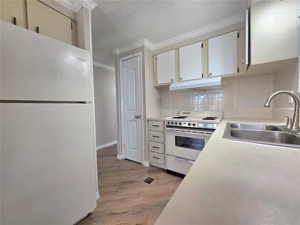 $1,350 | 36801 Camelia Court, Zephyrhills, FL 33542