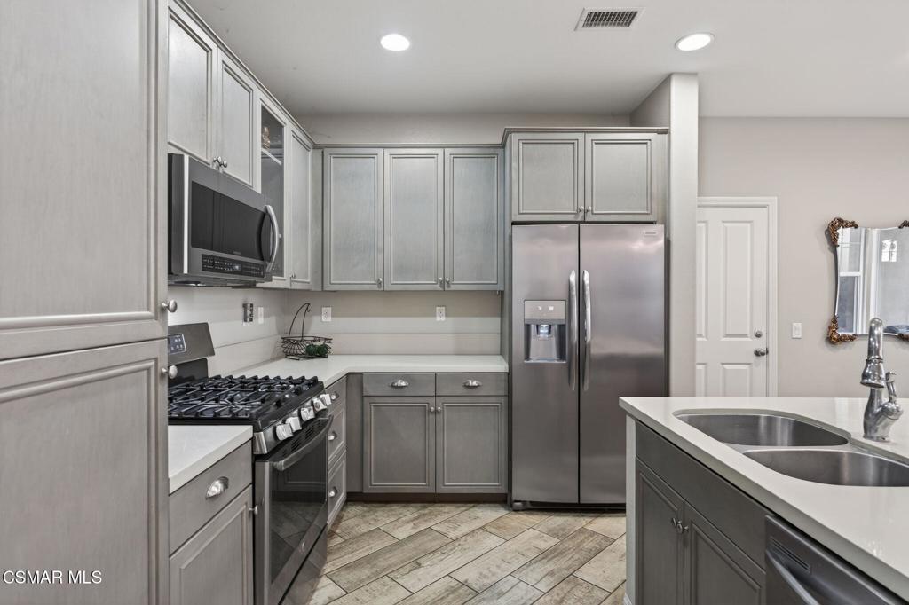 178 Stagetrail Road Camarillo, CA 93010 - Photo 12 of 42