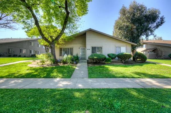 $725,000 | 816 Sherwood Way, Madera, CA 93638